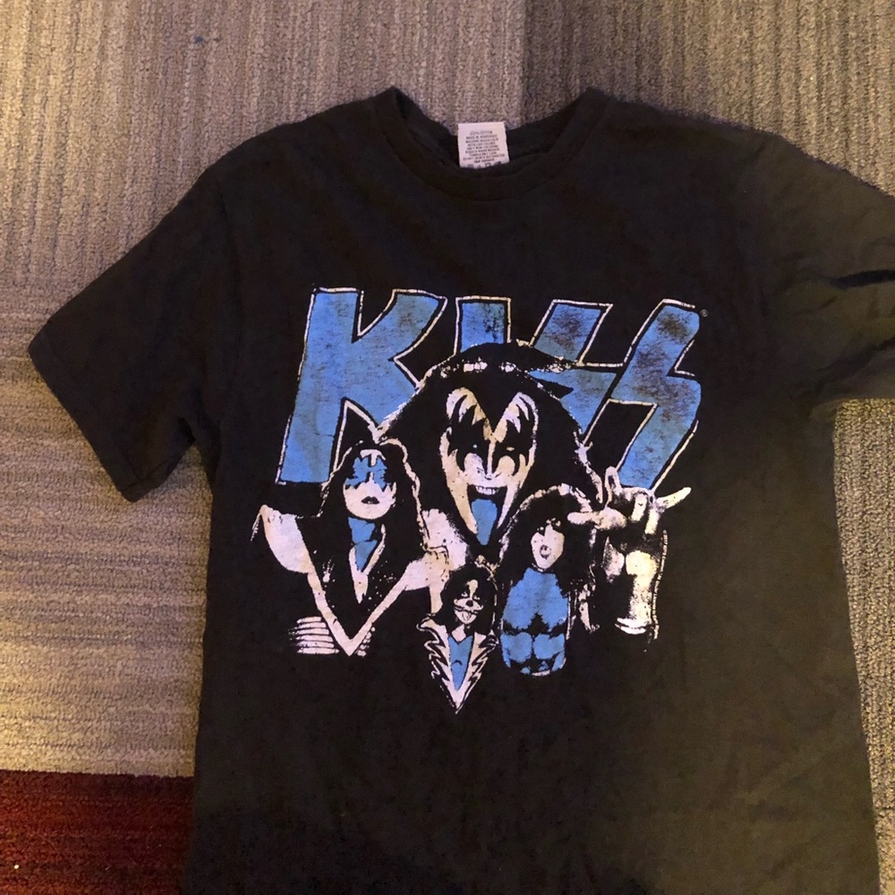 Kiss black tee